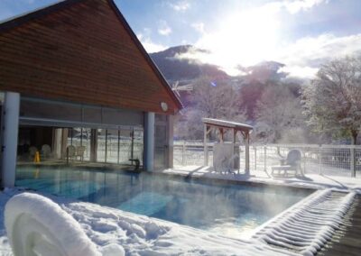 Piscine de la résidence Val de Roland un jour d'hiver sous la neige