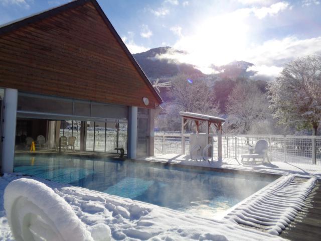 Piscine de la résidence Val de Roland un jour d'hiver sous la neige