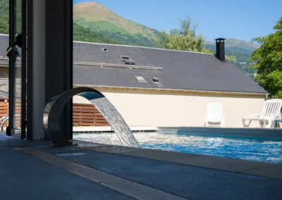 Photo de la piscine avec jet