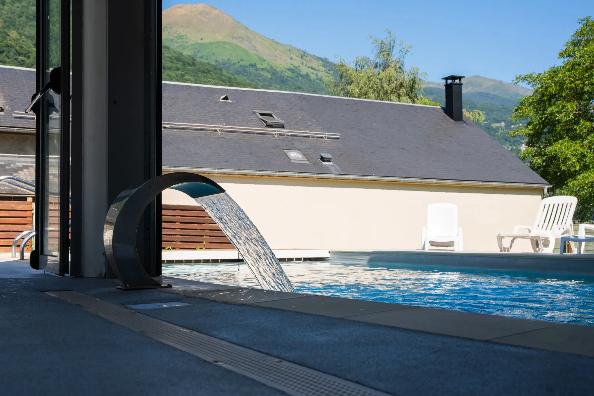 Photo de la piscine avec jet