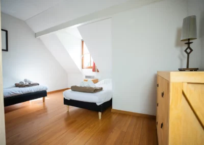 Chambre avec deux lits simples